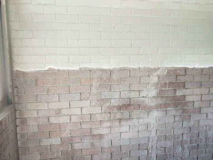 Before and after of a grey brick wall cleaned with dustless blasting